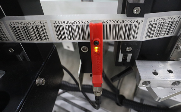 保護膜雙面貼標機,雙面貼標機,貼標機生產廠家,佼佼者自動化